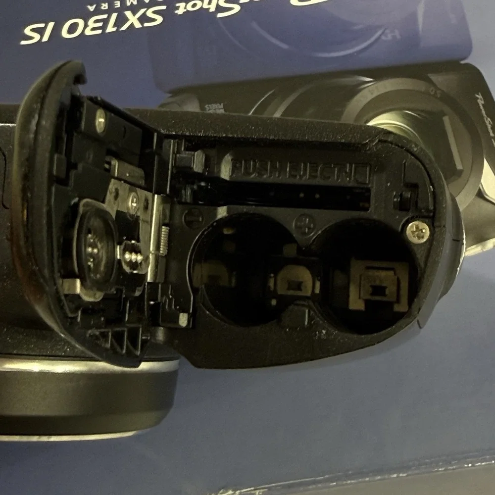 Canon SX130 IS Powershot Digital Camera 12x Optical Zoom 12.1 MP Black Excellent